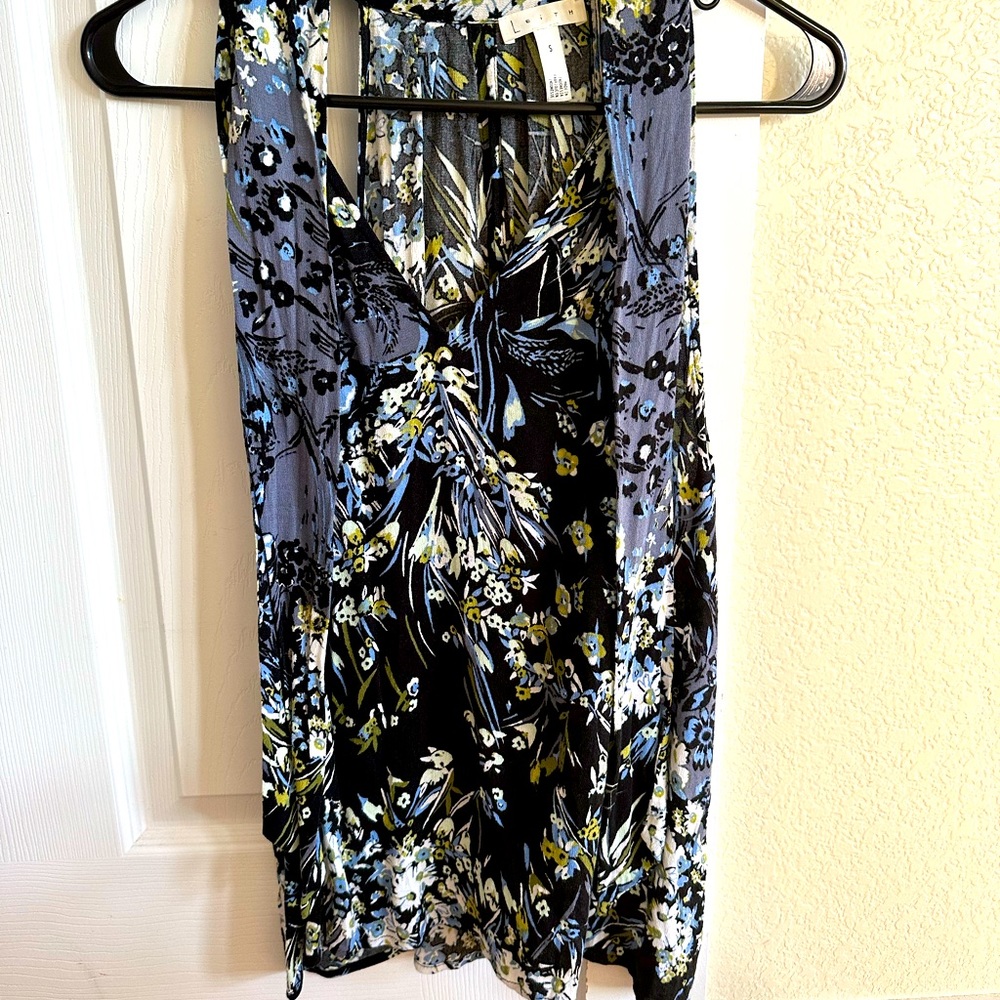 Beautiful Nordstrom tank with bow tie top